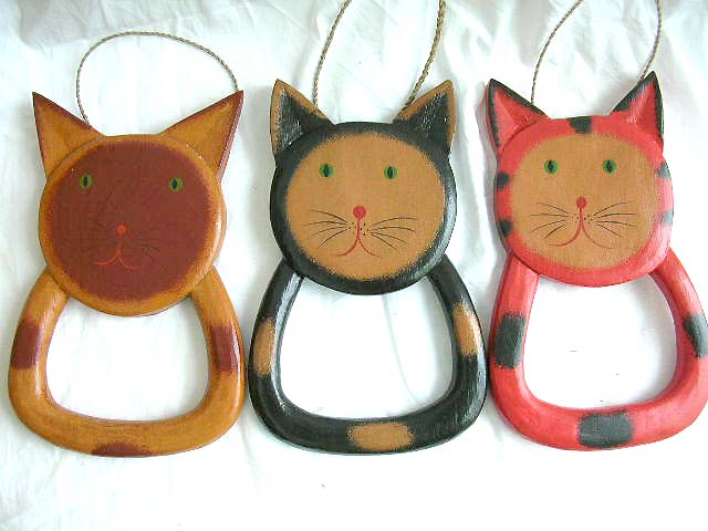 Color painting wooden cat cloth hanger