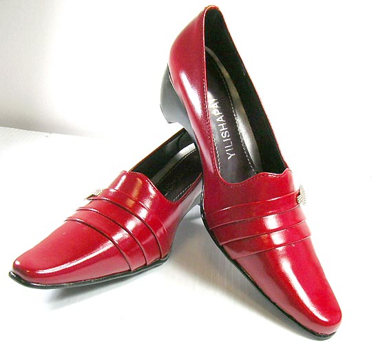wholesale silver jewellery bali. Fashion red long pointed toe dress shoe with silver knot and line pattern 