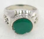 925.stamped sterling silver ring with green agate embedded and filigree pattern on each side