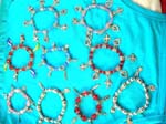 Choke glass bead fashion charm bracelet with assorted color design